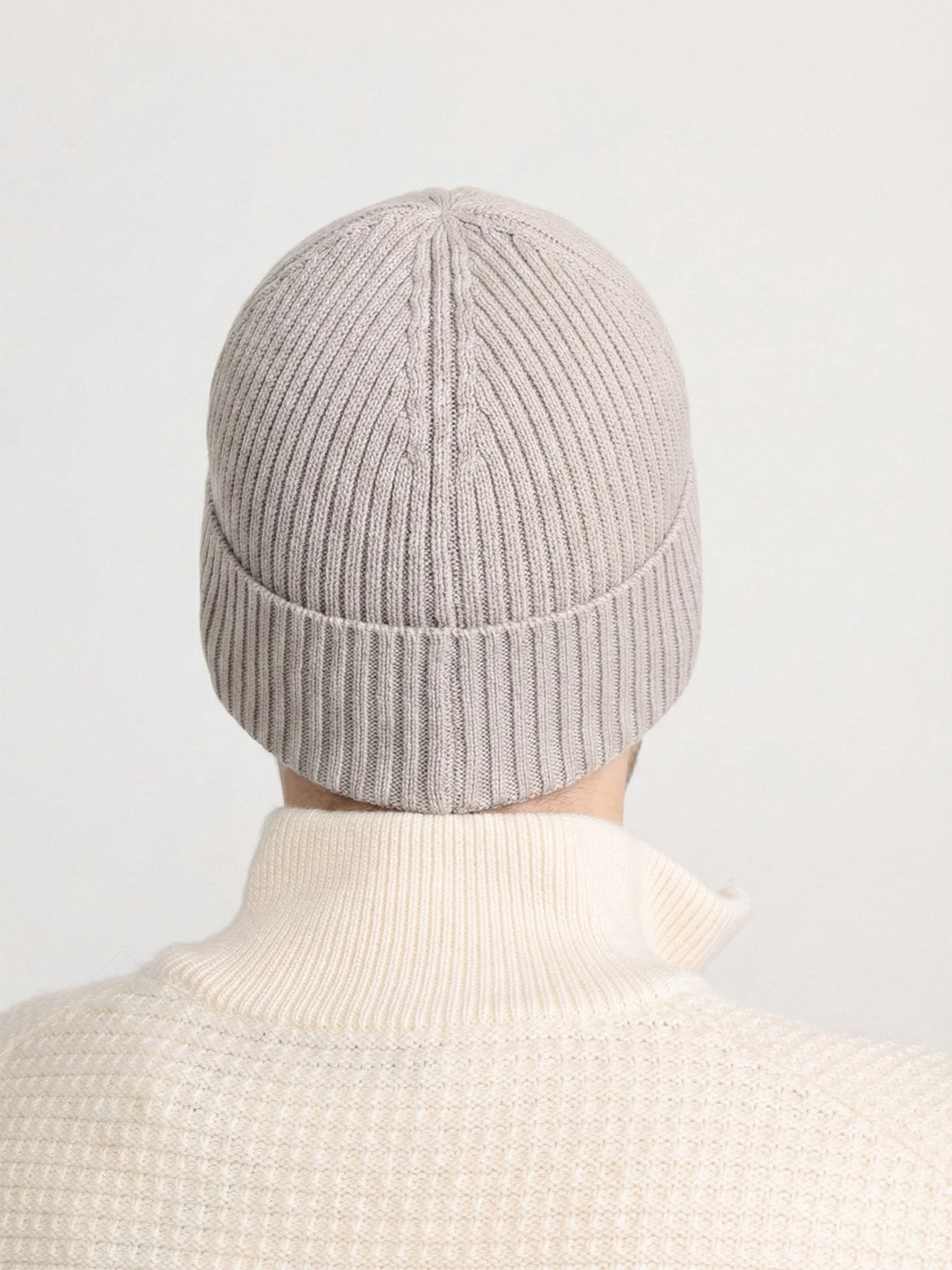 Шапка-бини бежевого цвета с отворотом из хлопка